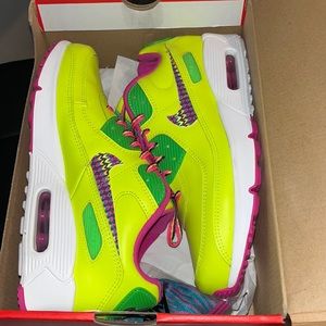Size 6.5Y multicolor air max 90 worn twice like new comes with box